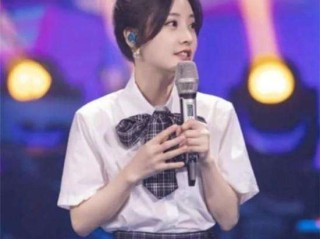 冯提莫被男嘉宾摸腿,冯提莫上综艺被嘉宾摸大腿