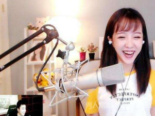 抖音莉哥国歌怎么唱的,抖音莉哥唱国歌