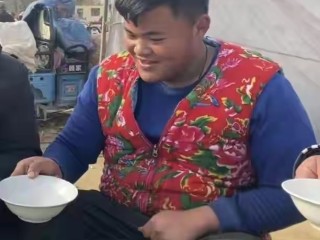 网红小胖捣鱼刺做法,网红小胖捣鱼刺抖音号