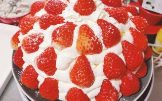 网红蛋糕草莓炸弹,草莓爆浆蛋糕口感描述