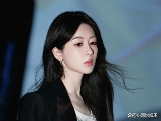包含最火女明星前十名2025的词条