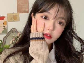 网红图片女生头像一个人(网红图片女生头像卡通霸气)