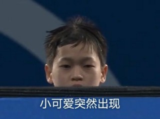 主播蹲守全红婵家,全红婵家乡人看直播