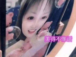 包含美女主播直播笑说送礼物就给看胸的词条