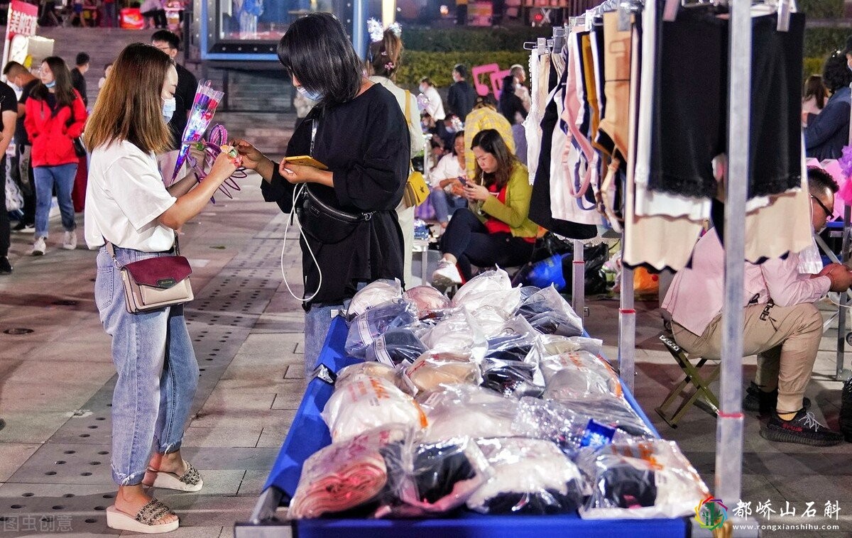 夏天摆摊卖什么最火(夏天摆摊卖什么最火爆)