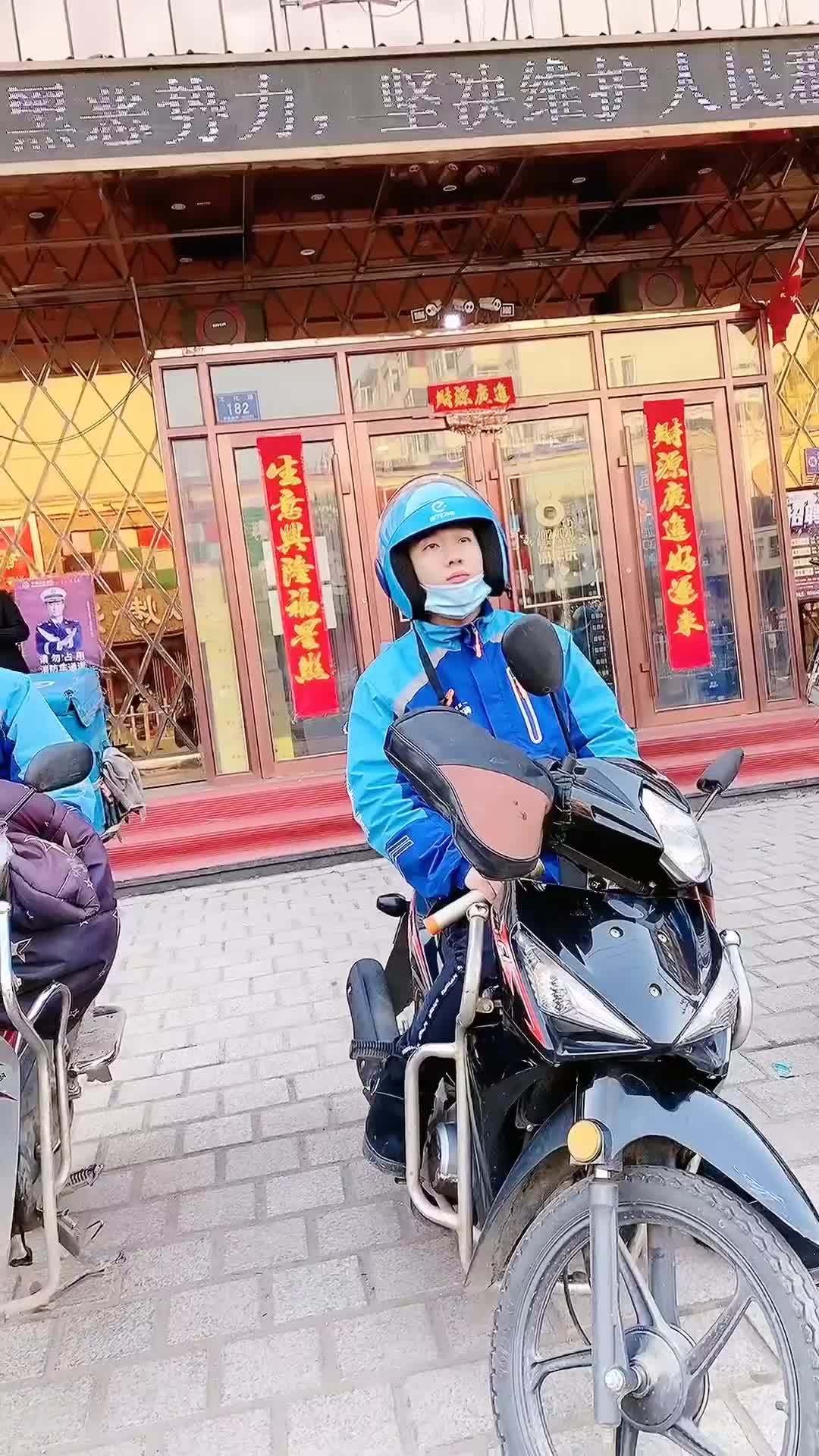 抖音外卖小哥唱的歌(抖音外卖小哥唱的歌有哪些)