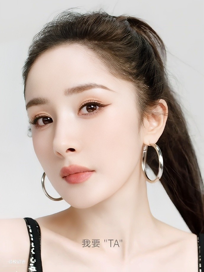 杨幂换外观服被**,杨幂换外观AI