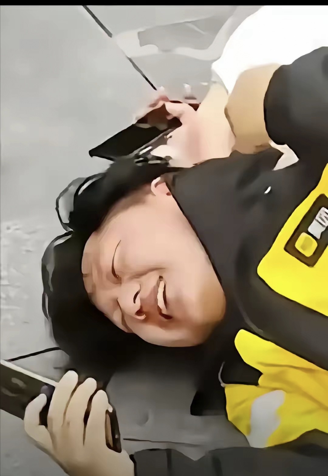 抖音外卖小哥吃哭了(抖音吃外卖的是谁)