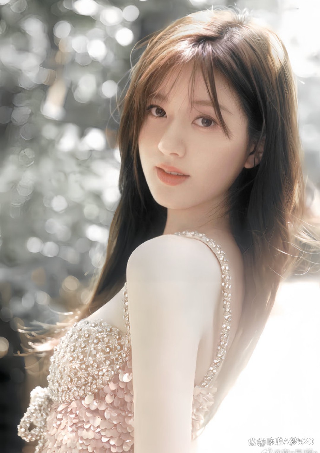 关于最火女明星前十名2025图片的信息