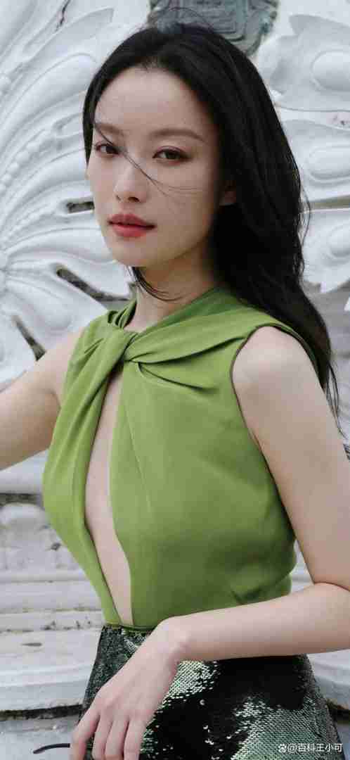 包含最火女明星前十名2025的词条
